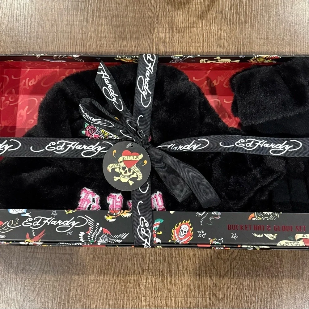 Ed Hardy Black Hat and Glove Gift Set
